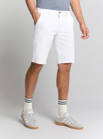 No Excess Shorts in Weiß