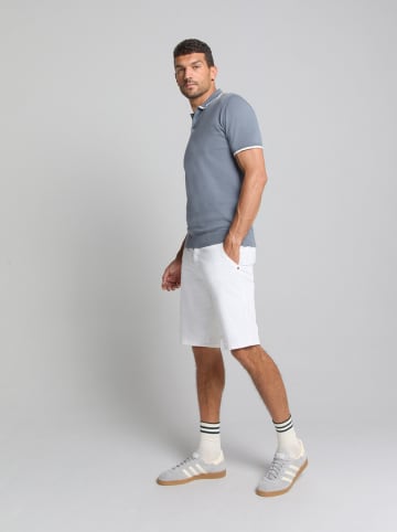 No Excess Shorts in Weiß