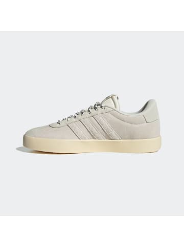 adidas Sneakers in Creme