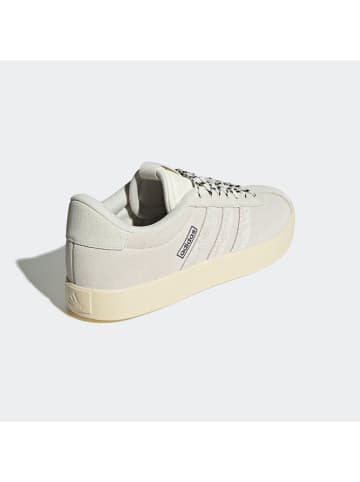 adidas Sneakers in Creme