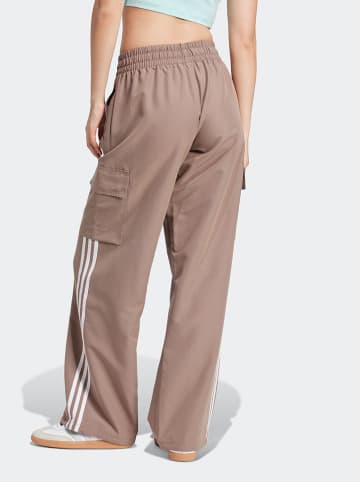 adidas Sweathose in Hellbraun
