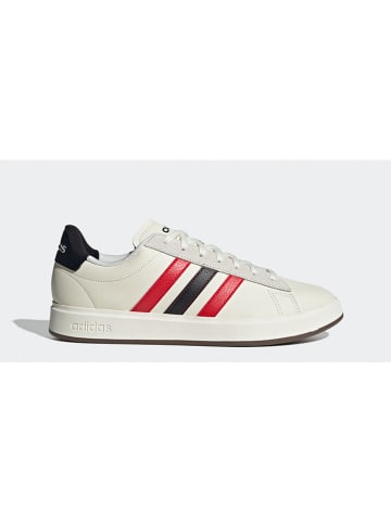 adidas Sneakers in Creme