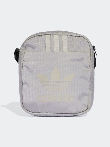 adidas Schultertasche in Grau