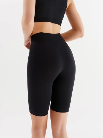 Gabriella Shorts in Schwarz