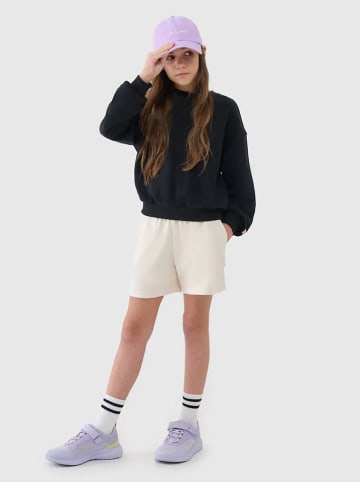 4F Shorts in Creme