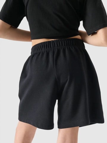 4F Shorts in Schwarz