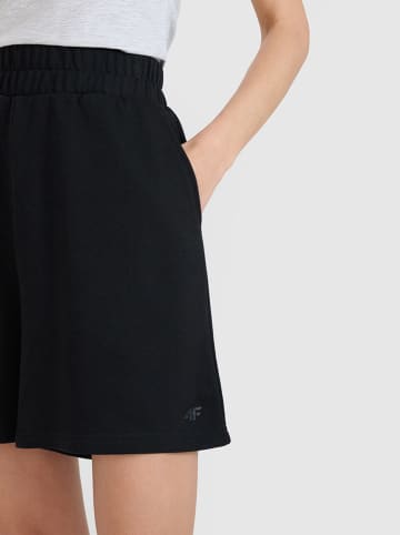 4F Shorts in Schwarz