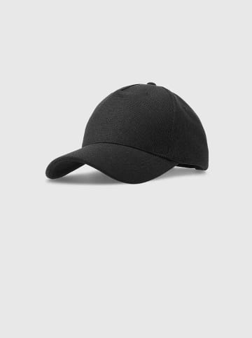 4F Cap in Schwarz