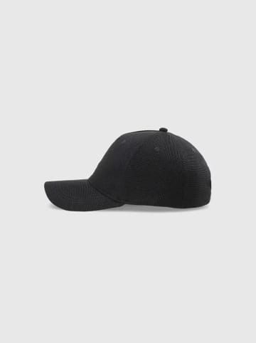 4F Cap in Schwarz