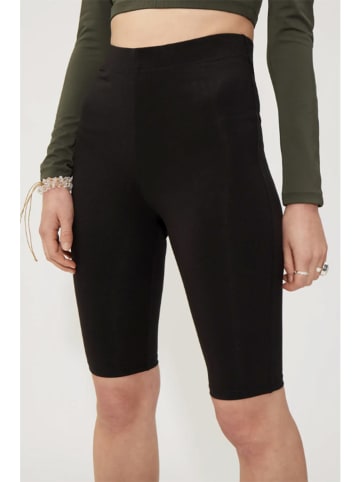 Weekday Shorts in Schwarz