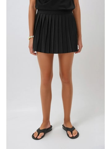 Weekday Shorts in Schwarz