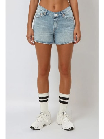 Weekday Jeans-Shorts in Hellblau