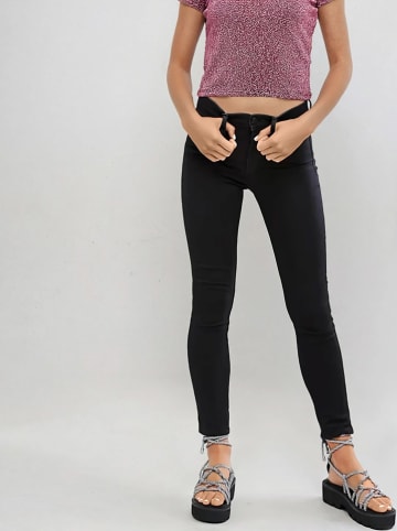 Monki Jeans - Slim fit - in Schwarz