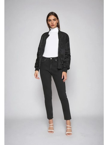 Monki Dżinsy - Slim fit - w kolorze czarnym
