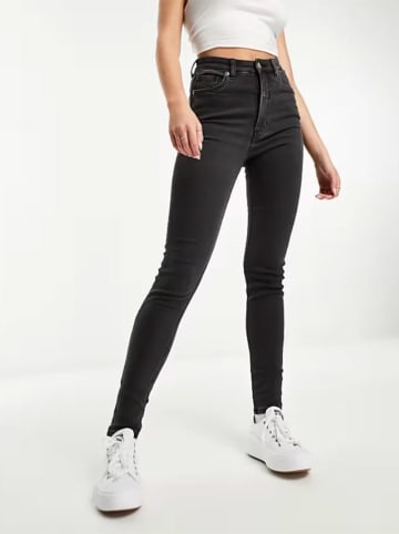 Monki Jeans - Slim fit - in Schwarz