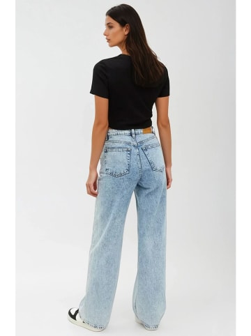 Monki Jeans - Comfort fit - in Hellblau