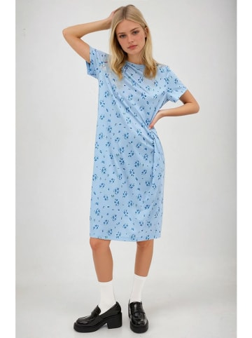 Monki Jurk lichtblauw
