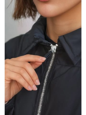 Monki Steppjacke in Schwarz