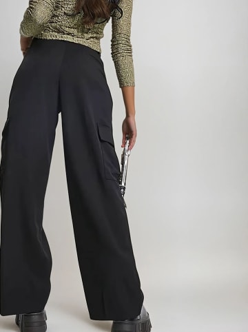 Monki Cargohose in Schwarz