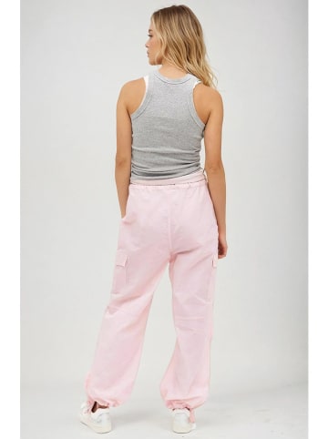 Monki Cargohose in Rosa