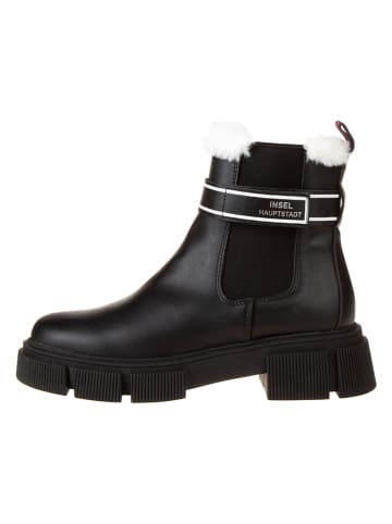 Inselhauptstadt Boots in Schwarz