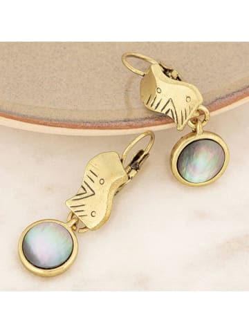 LA CHIQUITA Vergulde oorhangers "Shell Rocks" met parelmoer