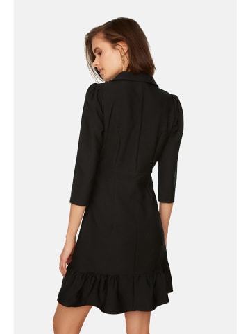 trendyol Kleid in Schwarz