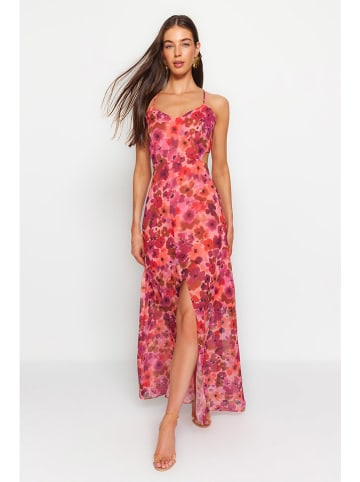 trendyol Kleid in Rot/ Pink