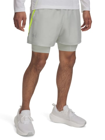 Under Armour Trainingsshorts in Grau