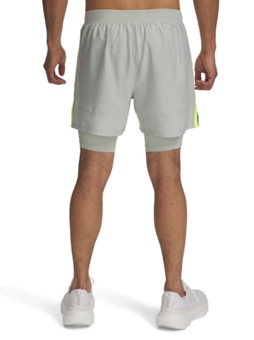 Under Armour Trainingsshorts in Grau