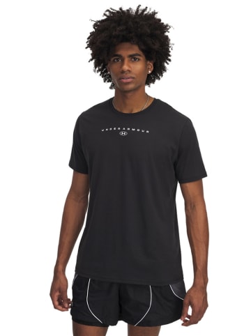 Under Armour Shirt in Schwarz