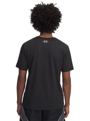 Under Armour Shirt in Schwarz