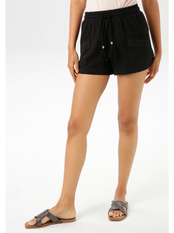 Aniston Shorts in Schwarz