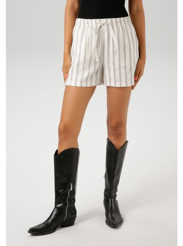 Aniston Shorts in Weiß