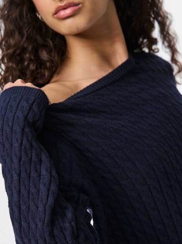Pieces Sweter "Pcfia" w kolorze granatowym