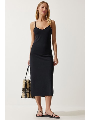 Happiness Istanbul Sukienka w kolorze czarnym