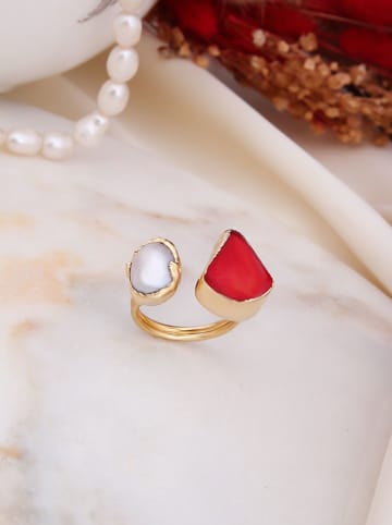 L'Atelier de Gaia Vergulde ring met edelsteen en parel