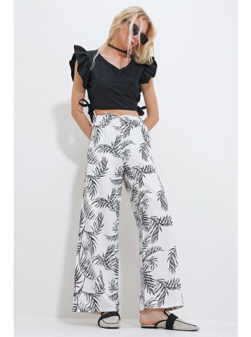 trendyol Hose in Weiß/ Anthrazit