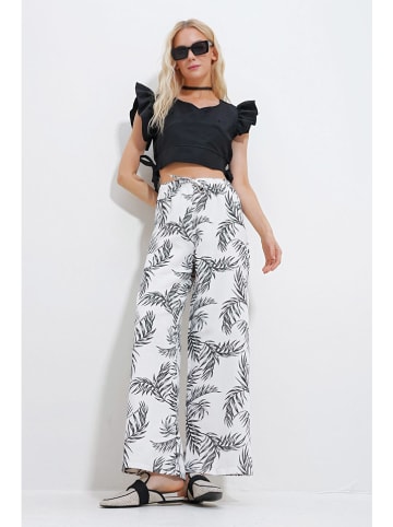 trendyol Hose in Weiß/ Anthrazit