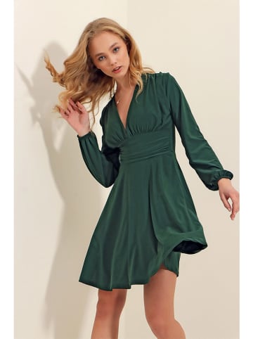 trendyol Kleid in Dunkelgrün