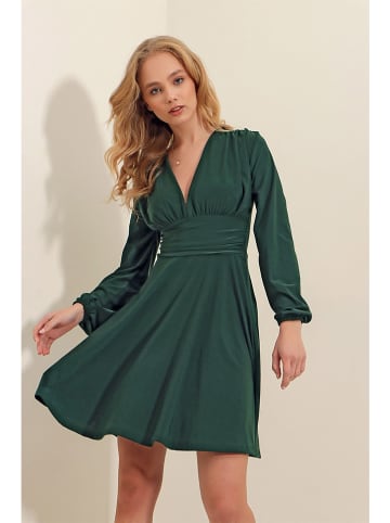 trendyol Kleid in Dunkelgrün