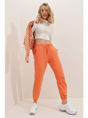 trendyol Sweathose in Orange
