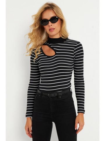 trendyol Longsleeve in Schwarz/ Weiß