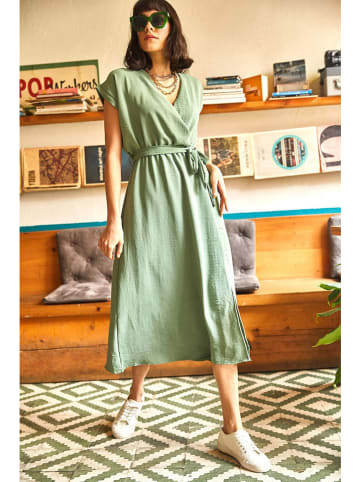 trendyol Kleid in Grün