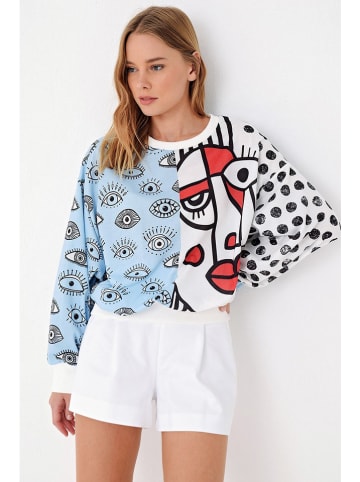 trendyol Sweatshirt in Hellblau/ Weiß/ Rot
