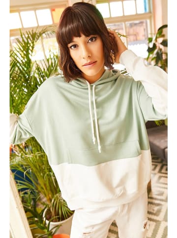 trendyol Hoodie in Hellgrün/ Weiß