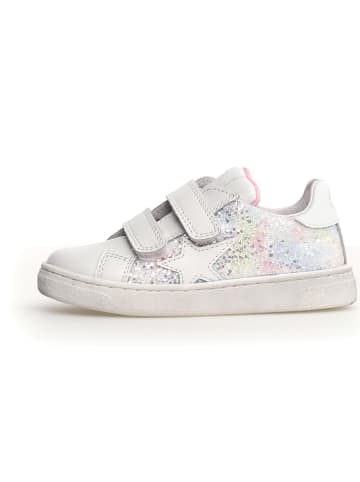 Naturino Skórzane sneakersy w kolorze białym ze wzorem