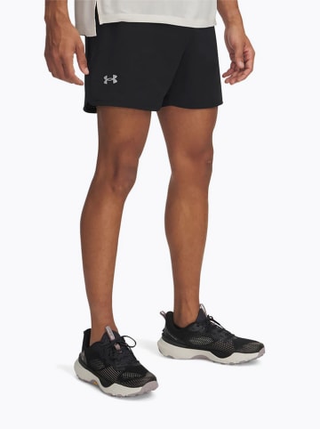 Under Armour Laufshorts in Schwarz