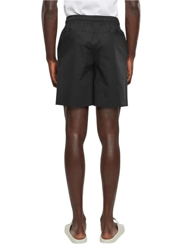 Urban Classics Shorts in Schwarz