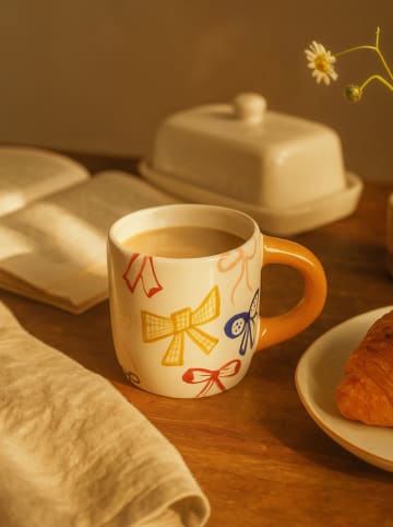 The Wild Hug Tasse "Bows" in Weiß/ Bunt - (H)9 cm